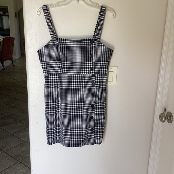 H&M Monochrome Plaid Mini Dress. 👩‍🎤 - Picture 5 of 10
